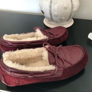 Like New UGG moccasins shoes burgundy SZ 7